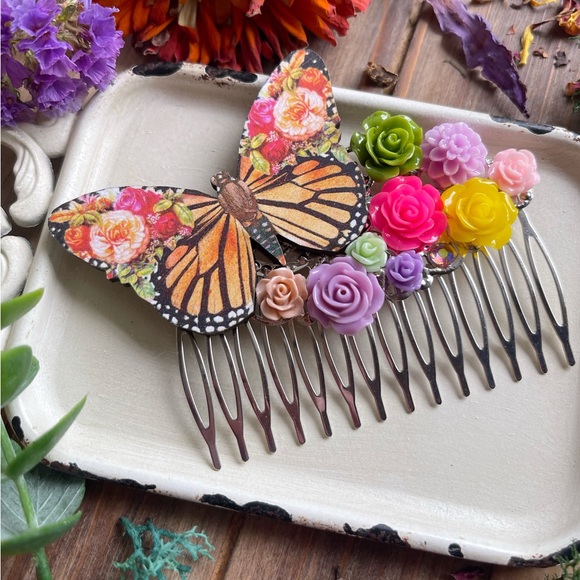 Floral Butterfly Hair Comb - Picture 3 of 3